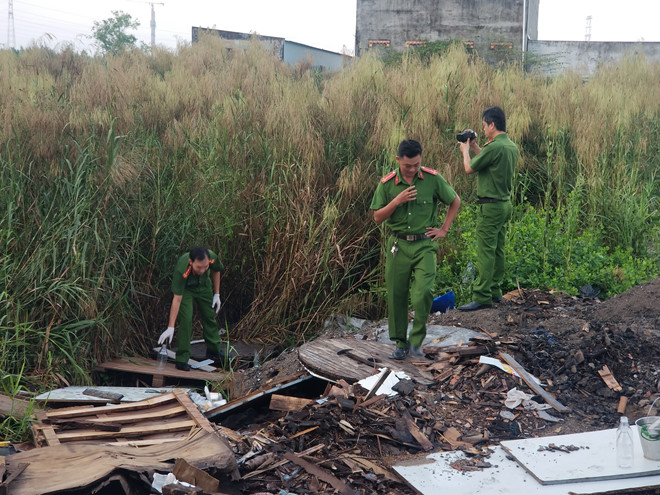 TP.HCM:[-]Bắt[-]quả[-]tang[-]Công[-]ty[-]Monarch[-]Laundry[-]xả[-]thải[-]ra[-]sông[-]Soài[-]Rạp
